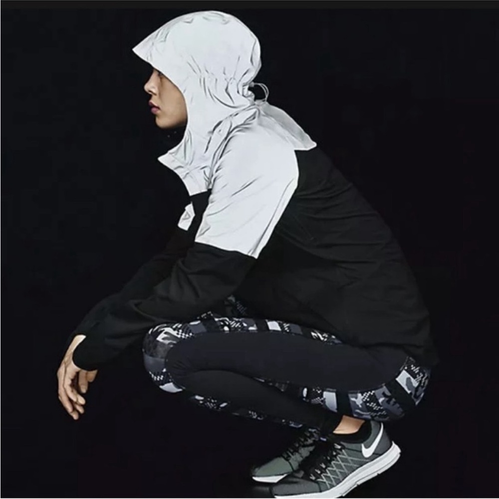 Nike Shieldrunner Flash Running Jacket Black 6885… - image 2